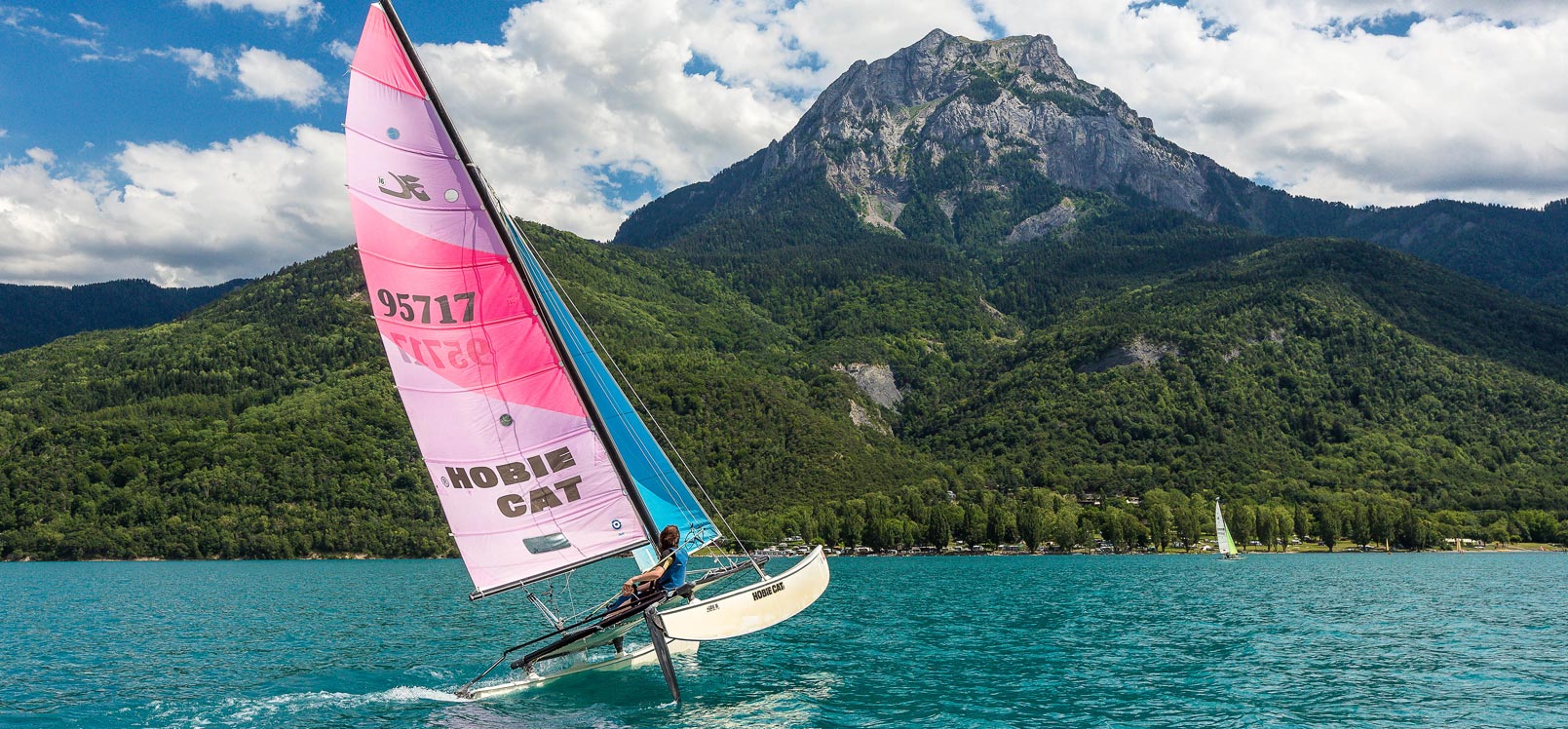 Voile sur le Lac de Serre-Ponçon Hautes-Alpes