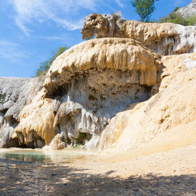 Fontaine pétrifiante de Réotier