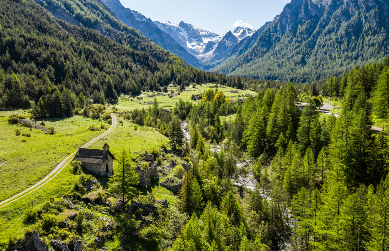 Blick auf das Tal von Val d'Escreins im Sommer