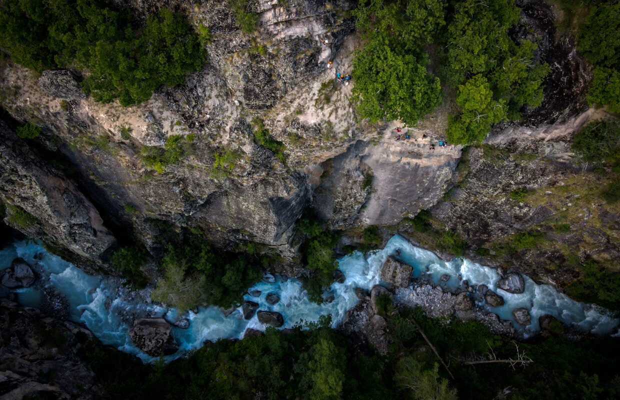 Aggrappati alle pareti vertiginose della valle dell'Ailefroide