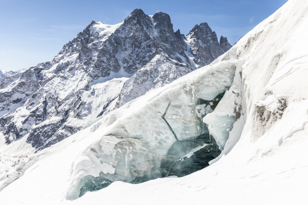 La marche glacière offre une immersion étonnante au cœur du glacier